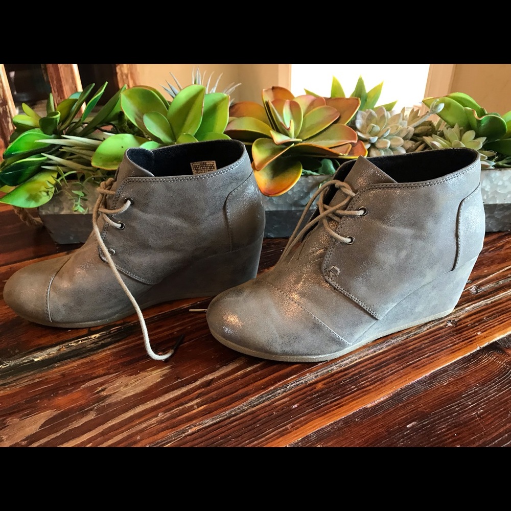 Toms Wedges size 9.5